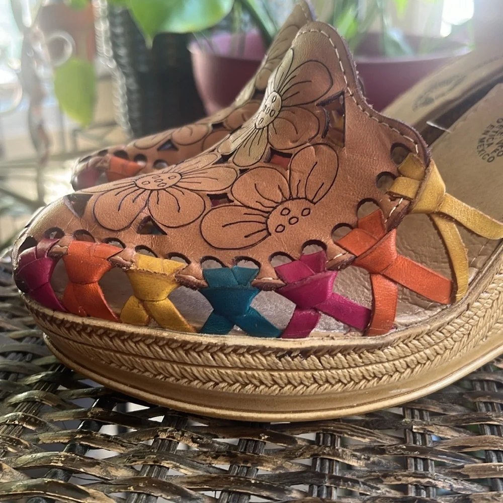 Mexican man made wedge espadrille flower detail colorful size 9 - Picture 4 of 10